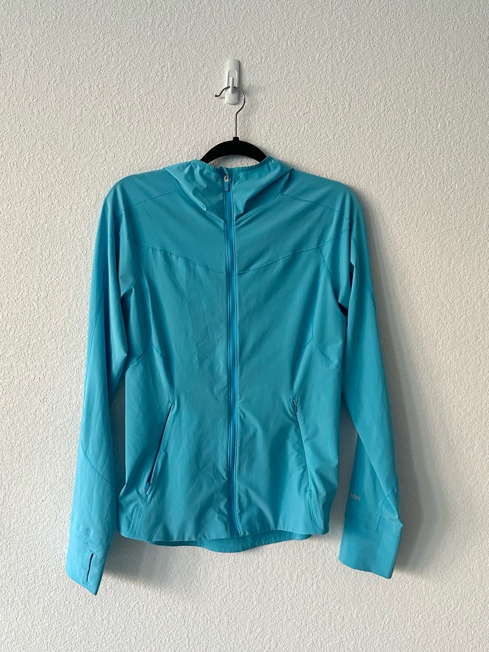 Lululemon Windbreaker in rare Kayak Blue Light Color